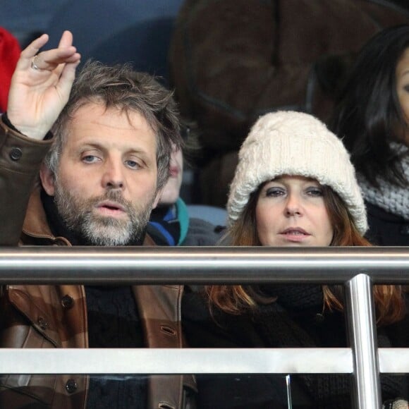 Stéphane Guillon et sa femme Muriel Cousin - People au match de football Montpellier-PSG au Parc des Princes à Paris. 2012.