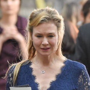 Renée Zellweger - Tournage du film "Bridget Jones 3" à Londres, le 10 novembre 2015, lors des scènes du baptême.