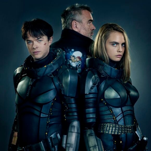 Dane DeHaan et Cara Delevingne posent avec le réalisateur de Valérian, Luc Besson.