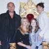 Bernard Campan avec sa femme Anne et ses filles Loan et Nina - Avant première du film "Les Minions" au Grand Rex à Paris le 23 juin 2015.