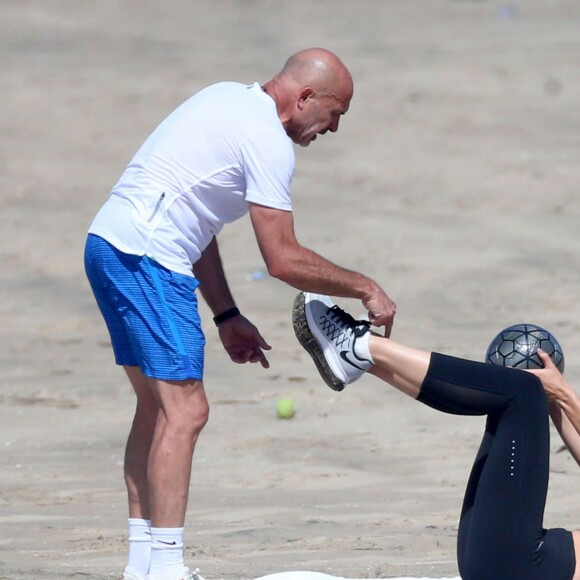 Maria Sharapova en pleine séance d'entraînement sur une plage à Santa Monica le 9 mars 2016
