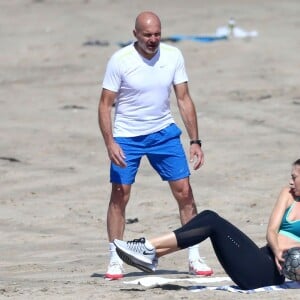 Maria Sharapova en pleine séance d'entraînement sur une plage à Santa Monica le 9 mars 2016