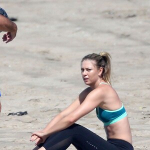 Maria Sharapova en pleine séance d'entraînement sur une plage à Santa Monica le 9 mars 2016