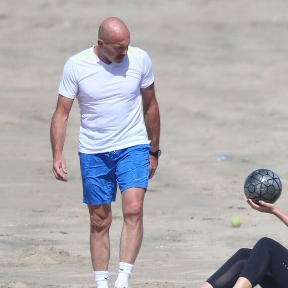 Maria Sharapova en pleine séance d'entraînement sur une plage à Santa Monica le 9 mars 2016