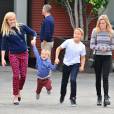 Exclusif - Reese Witherspoon, ses enfants Deacon, Ava et Tennessee se rendent à l'église à Santa Monica, le 15 novembre 2015.