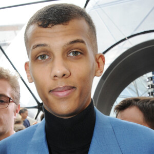 Stromae à la sortie du défilé de mode "Louis Vuitton", collection prêt-à-porter automne-hiver 2015/2016, à Paris. Le 11 mars