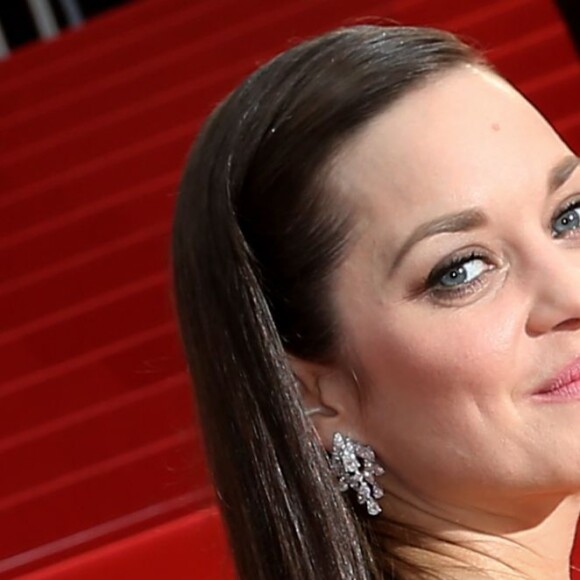 Marion Cotillard - Montée des marches du film "Macbeth" lors du 68e Festival International du Film de Cannes, le 23 mai 2015.