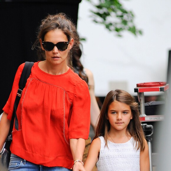 Katie Holmes emmène sa fille Suri Cruise sur le tournage de son nouveau film "All We Had" à New York, le 24 août 2015.