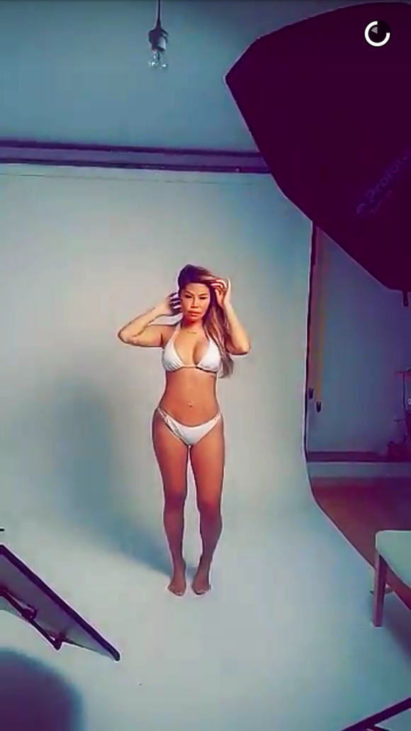 Parisa sexy en bikini, sur Snapchat : sa collection de bikinis arrive