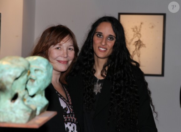 Elise Ventre et Roxane Depardieu - Inauguration de l'exposition de Roxane Depardieu, baptisée "Mr Otto Noselong", au sein de la galerie Catherine Houard à Paris le 31 mars 2016