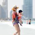 Michelle Hunziker, son mari Tomaso Trussardi et leurs filles Sole et Celeste en vacances à Dubaï aux Émirats arabes unis le 26 mars 2016.