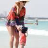 Michelle Hunziker, son mari Tomaso Trussardi et leurs filles Sole et Celeste en vacances à Dubaï aux Émirats arabes unis le 26 mars 2016.