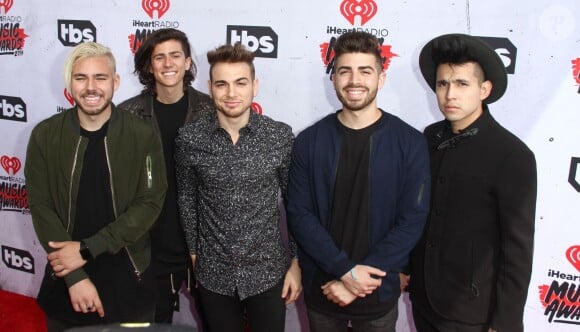Le groupe "LOS 5"  à la soirée des iHeartRadio Music Awards à Inglewood, le 3 avril 2016.