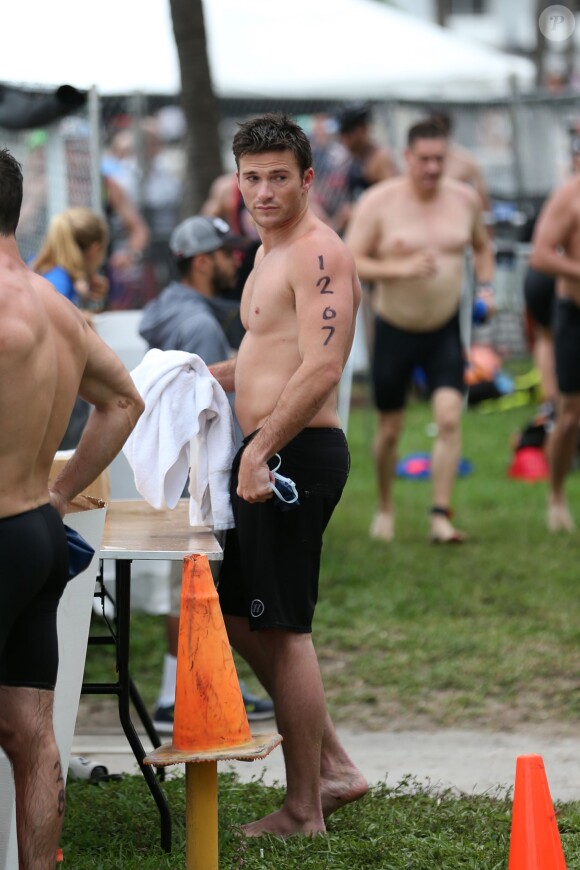 Scott Eastwood participe au South Beach Triathlon à Miami le 3 avril 2016. © CPA / Bestimage