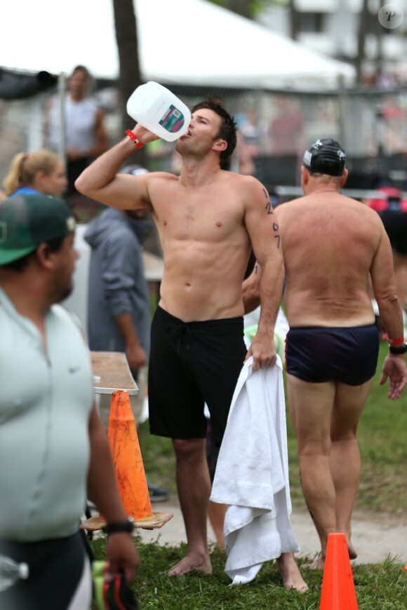 Scott Eastwood participe au South Beach Triathlon à Miami le 3 avril 2016. © CPA / Bestimage