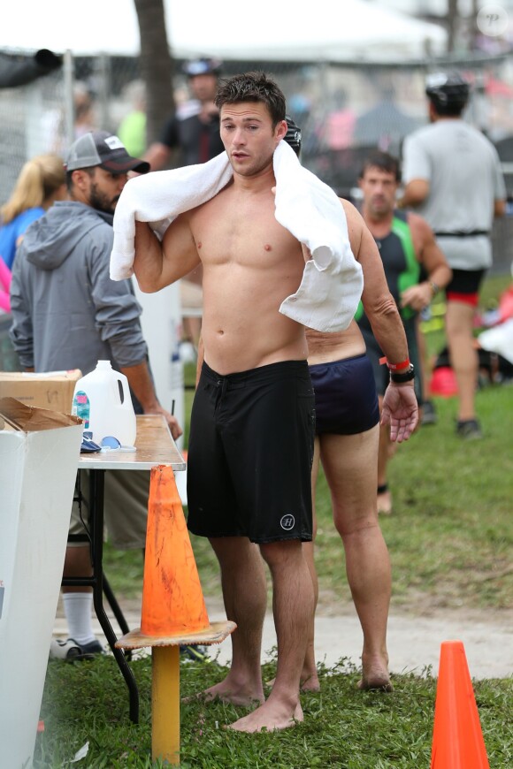 Scott Eastwood participe au South Beach Triathlon à Miami le 3 avril 2016. © CPA / Bestimage