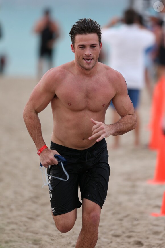 Scott Eastwood participe au South Beach Triathlon à Miami le 3 avril 2016. © CPA / Bestimage