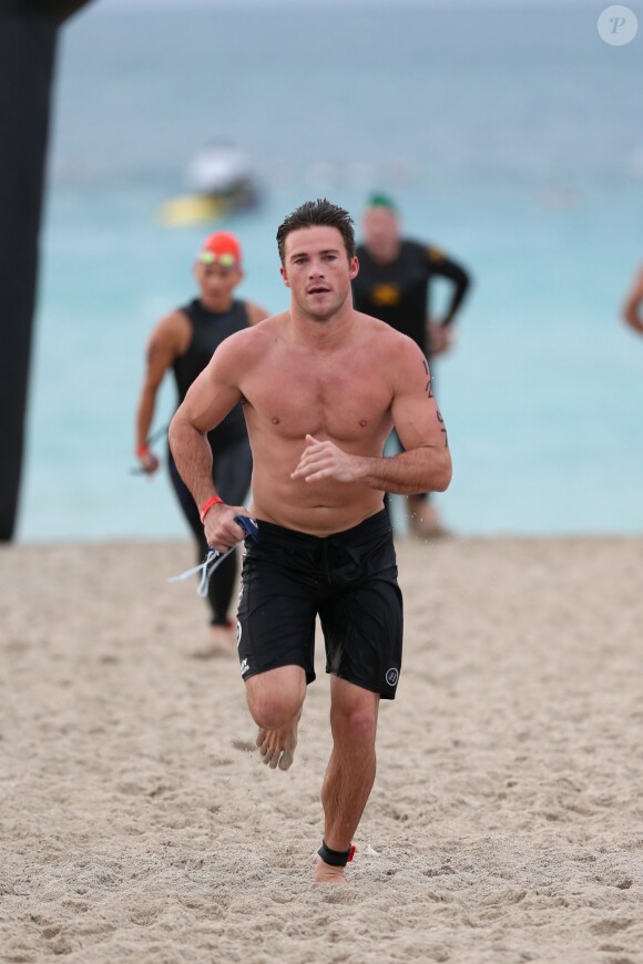 Scott Eastwood participe au South Beach Triathlon à Miami le 3 avril 2016. © CPA / Bestimage