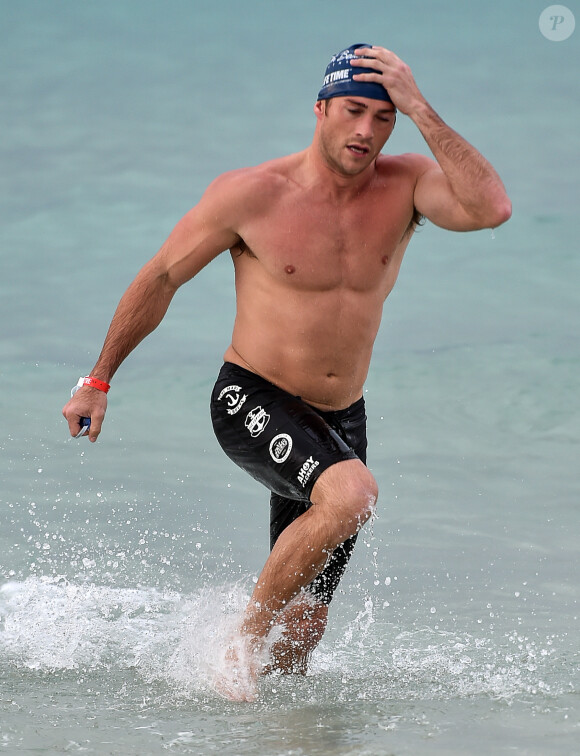 Scott Eastwood participe à un triathlon à Miami le 3 avril 2016.
