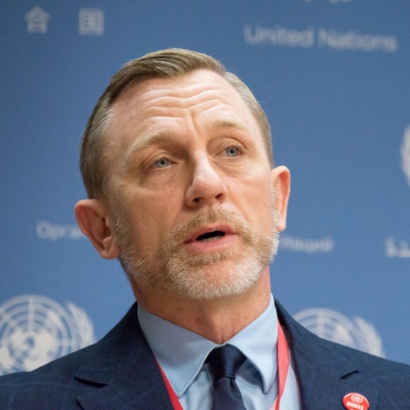 Daniel Craig, nommé premier Mandataire mondial des Nations Unies pour l'élimination des mines et engins explosifs, en conférence de presse à l'ONU à New York le 4 avril 2016