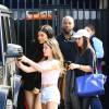 Kourtney Kardashian et Kylie Jenner à la sortie d'un studio d’enregistrement à Van Nuys. Kylie fait des selfies avec ses fans. Le 28 mars 2016