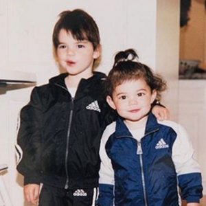 Photo de Kendall et Kylie Jenner enfants publiée le 7 avril 2016.