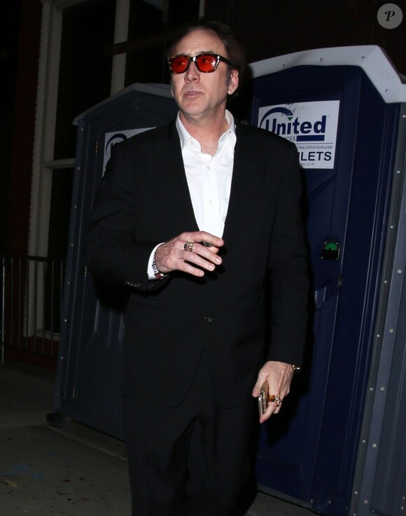 Exclusif - L'acteur Nicolas Cage sort des toilettes après avoir assisté au concert de Guns N' Roses au night club le Troubadour à Los Angeles le 1er Avril 2016.