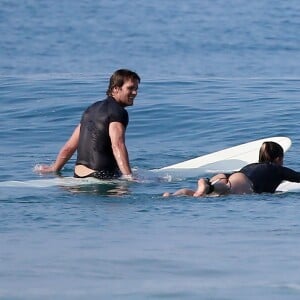 Exclusif - Gisèle Bundchen et Tom Brady continuent les cours de surf pendant leurs vacances au Costa Rica le 21 mars 2016.