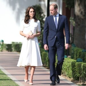 Le prince William, duc de Cambridge, et Kate Catherine Middleton, duchesse de Cambridge, visitent le musée Gandhi Smriti à New Delhi, avant d'aller se recueillir sur le mémorial de Mahatma Gandhi, à l'occasion de leur voyage en Inde. Le 11 avril 2016  The Duke and Duchess of Cambridge pay their respects at Gandhi Smriti in New Dehli, India, the place where Mahatma Gandhi's life ended on 30 January 1948.11/04/2016 - New Dehli