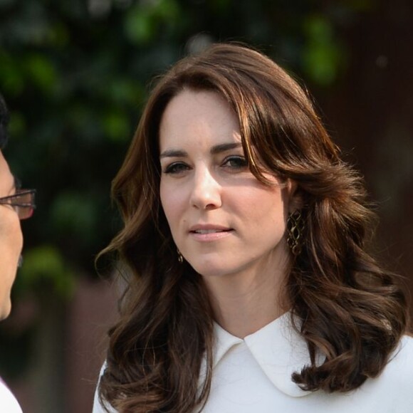 Kate Catherine Middleton, duchesse de Cambridge, visite le musée Gandhi Smriti à New Delhi, avant d'aller se recueillir sur le mémorial de Mahatma Gandhi, à l'occasion de son voyage en Inde. Le 11 avril 2016  The Duchess of Cambridge during her visit to Gandhi Smriti in New Dehli, India, the place where Mahatma Gandhi's life ended on 30 January 1948.11/04/2016 - New Delhi
