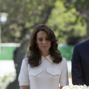 Le prince William, duc de Cambridge, et Kate Catherine Middleton, duchesse de Cambridge, visitent le musée Gandhi Smriti à New Delhi, avant d'aller se recueillir sur le mémorial de Mahatma Gandhi, à l'occasion de leur voyage en Inde. Le 11 avril 2016  The Duke and Duchess of Cambridge pay their respects at Gandhi Smriti in New Dehli, India, the place where Mahatma Gandhi's life ended on 30 January 1948.11/04/2016 - New Dehli