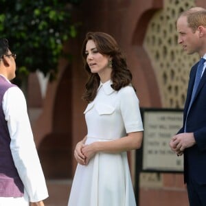 Le prince William, duc de Cambridge, et Kate Catherine Middleton, duchesse de Cambridge, visitent le musée Gandhi Smriti à New Delhi, avant d'aller se recueillir sur le mémorial de Mahatma Gandhi, à l'occasion de leur voyage en Inde. Le 11 avril 2016  The Duke and Duchess of Cambridge pay their respects at Gandhi Smriti in New Dehli, India, the place where Mahatma Gandhi's life ended on 30 January 1948.11/04/2016 - New Delhi