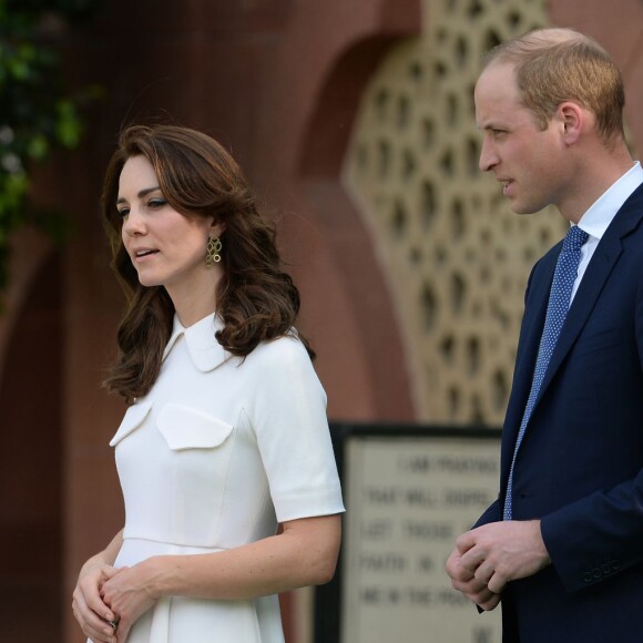 Le prince William, duc de Cambridge, et Kate Catherine Middleton, duchesse de Cambridge, visitent le musée Gandhi Smriti à New Delhi, avant d'aller se recueillir sur le mémorial de Mahatma Gandhi, à l'occasion de leur voyage en Inde. Le 11 avril 2016  The Duke and Duchess of Cambridge pay their respects at Gandhi Smriti in New Dehli, India, the place where Mahatma Gandhi's life ended on 30 January 1948.11/04/2016 - New Delhi