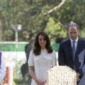 Le prince William, duc de Cambridge, et Kate Catherine Middleton, duchesse de Cambridge, visitent le musée Gandhi Smriti à New Delhi, avant d'aller se recueillir sur le mémorial de Mahatma Gandhi, à l'occasion de leur voyage en Inde. Le 11 avril 2016  The Duke and Duchess of Cambridge pay their respects at Gandhi Smriti in New Dehli, India, the place where Mahatma Gandhi's life ended on 30 January 1948.11/04/2016 - New Dehli