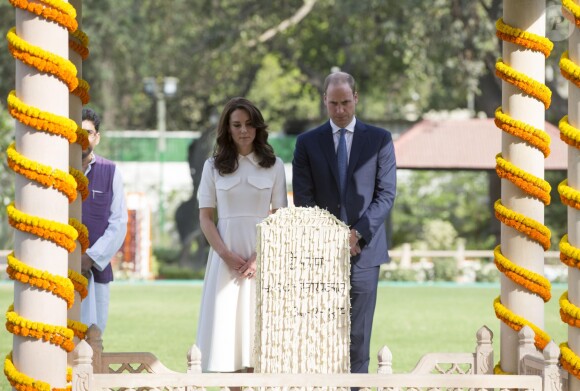 Le prince William, duc de Cambridge, et Kate Catherine Middleton, duchesse de Cambridge, visitent le musée Gandhi Smriti à New Delhi, avant d'aller se recueillir sur le mémorial de Mahatma Gandhi, à l'occasion de leur voyage en Inde. Le 11 avril 2016  The Duke and Duchess of Cambridge pay their respects at Gandhi Smriti in New Dehli, India, the place where Mahatma Gandhi's life ended on 30 January 1948.11/04/2016 - New Dehli