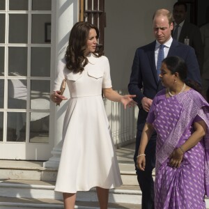 Le prince William, duc de Cambridge, et Kate Catherine Middleton, duchesse de Cambridge, visitent la maison Old Birla au musée Gandhi Smriti à New Delhi, avant d'aller se recueillir sur le mémorial de Mahatma Gandhi, à l'occasion de leur voyage en Inde. Le 11 avril 2016  The Duke and Duchess of Cambridge during a visit to the museum at the Old Birla House at Gandhi Smriti in New Dehli, India, the place where Mahatma Gandhi's life ended on 30 January 1948.11/04/2016 - New Delhi