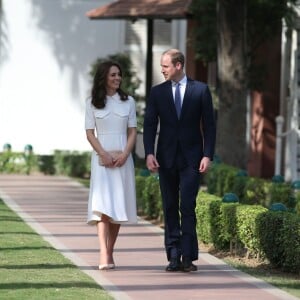 Le prince William, duc de Cambridge, et Kate Catherine Middleton, duchesse de Cambridge, visitent le musée Gandhi Smriti à New Delhi, avant d'aller se recueillir sur le mémorial de Mahatma Gandhi, à l'occasion de leur voyage en Inde. Le 11 avril 2016  The Duke and Duchess of Cambridge pay their respects at Gandhi Smriti in New Dehli, India, the place where Mahatma Gandhi's life ended on 30 January 1948.11/04/2016 - New Dehli