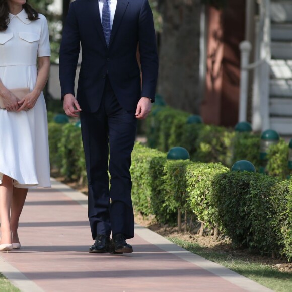 Le prince William, duc de Cambridge, et Kate Catherine Middleton, duchesse de Cambridge, visitent le musée Gandhi Smriti à New Delhi, avant d'aller se recueillir sur le mémorial de Mahatma Gandhi, à l'occasion de leur voyage en Inde. Le 11 avril 2016  The Duke and Duchess of Cambridge pay their respects at Gandhi Smriti in New Dehli, India, the place where Mahatma Gandhi's life ended on 30 January 1948.11/04/2016 - New Dehli