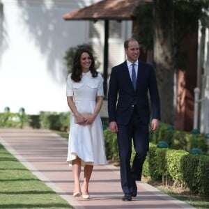 Le prince William, duc de Cambridge, et Kate Catherine Middleton, duchesse de Cambridge, visitent le musée Gandhi Smriti à New Delhi, avant d'aller se recueillir sur le mémorial de Mahatma Gandhi, à l'occasion de leur voyage en Inde. Le 11 avril 2016  The Duke and Duchess of Cambridge pay their respects at Gandhi Smriti in New Dehli, India, the place where Mahatma Gandhi's life ended on 30 January 1948.11/04/2016 - New Dehli