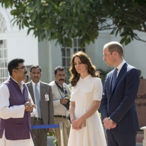 Le prince William, duc de Cambridge, et Kate Catherine Middleton, duchesse de Cambridge, visitent la maison Old Birla au musée Gandhi Smriti à New Delhi, avant d'aller se recueillir sur le mémorial de Mahatma Gandhi, à l'occasion de leur voyage en Inde. Le 11 avril 2016  The Duke and Duchess of Cambridge during a visit to the museum at the Old Birla House at Gandhi Smriti in New Dehli, India, the place where Mahatma Gandhi's life ended on 30 January 1948.11/04/2016 - New Delhi