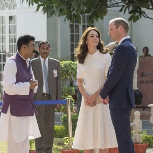 Le prince William, duc de Cambridge, et Kate Catherine Middleton, duchesse de Cambridge, visitent la maison Old Birla au musée Gandhi Smriti à New Delhi, avant d'aller se recueillir sur le mémorial de Mahatma Gandhi, à l'occasion de leur voyage en Inde. Le 11 avril 2016  The Duke and Duchess of Cambridge during a visit to the museum at the Old Birla House at Gandhi Smriti in New Dehli, India, the place where Mahatma Gandhi's life ended on 30 January 1948.11/04/2016 - New Delhi