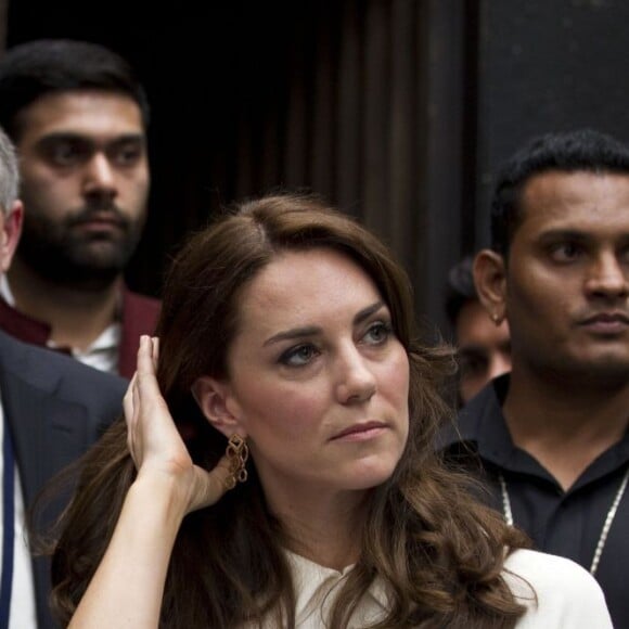 Le prince William et Catherine Kate Middleton, la duchesse de Cambridge rencontrent des jeunes entrepreneurs lors d'un évènement dans le bar/restaurant "The Social" à Bombay, le 11 avril 2016, lors du 2ème jour de leur visite en Inde.  The Duke and Duchess of Cambridge meet young entrepreneurs at a UK Government Great campaign event at a bar, restaurant and collaborative workspace called The Social in Mumbai, India. 11/04/201611/04/2016 - Bombay