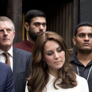 Le prince William et Catherine Kate Middleton, la duchesse de Cambridge rencontrent des jeunes entrepreneurs lors d'un évènement dans le bar/restaurant "The Social" à Bombay, le 11 avril 2016, lors du 2ème jour de leur visite en Inde.  The Duke and Duchess of Cambridge meet young entrepreneurs at a UK Government Great campaign event at a bar, restaurant and collaborative workspace called The Social in Mumbai, India. 11/04/201611/04/2016 - Bombay