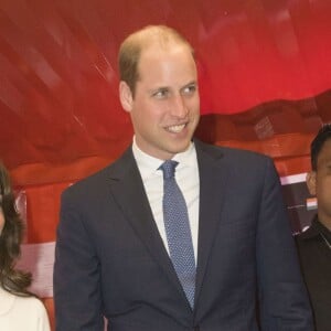 Le prince William, duc de Cambridge et Catherine Kate Middleton, duchesse de Cambridge, ont visité "The Social", un café et un espace de travail collectif dans la matinée à Bombay, le 11 avril 2016 où ils ont rencontrés de jeunes entrepreneurs avant de s'envoler pour New Delhi, pendant leur visite officielle en Inde.  Britain's Prince William, Duke of Cambridge and Catherine Duchess of Cambridge, in the morning met emerging young business talent at "The Social" in Mumbai on April 11, 2016 before flying to the Capitol, New Delhi. The Social, Mumbai, is a café and collaborative work space.11/04/2016 - Bombay