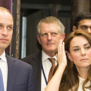 Le prince William, duc de Cambridge et Catherine Kate Middleton, duchesse de Cambridge, ont visité "The Social", un café et un espace de travail collectif dans la matinée à Bombay, le 11 avril 2016 où ils ont rencontrés de jeunes entrepreneurs avant de s'envoler pour New Delhi, pendant leur visite officielle en Inde.  Britain's Prince William, Duke of Cambridge and Catherine Duchess of Cambridge, in the morning met emerging young business talent at "The Social" in Mumbai on April 11, 2016 before flying to the Capitol, New Delhi. The Social, Mumbai, is a café and collaborative work space.11/04/2016 - Bombay