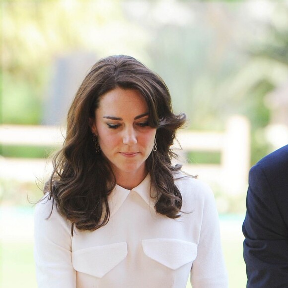 Le prince William, duc de Cambridge, et Kate Catherine Middleton, duchesse de Cambridge, visitent la maison Old Birla au musée Gandhi Smriti à New Delhi, avant d'aller se recueillir sur le mémorial de Mahatma Gandhi, à l'occasion de leur voyage en Inde. Le 11 avril 2016  11 April 2016. The Duke and Duchess of Cambridge touring the museum housed in Old Birla House Delhi and paying their respects at the place where Mahatma Gandhi was killed.11/04/2016 - New Delhi