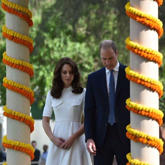 Le prince William, duc de Cambridge, et Kate Catherine Middleton, duchesse de Cambridge, visitent le musée Gandhi Smriti à New Delhi, avant d'aller se recueillir sur le mémorial de Mahatma Gandhi (pieds nus), à l'occasion de leur voyage en Inde. Le 11 avril 2016  11 April 2016. The Duke and Duchess of Cambridge at Gandhi Smriti in Delhi, India11/04/2016 - New Delhi