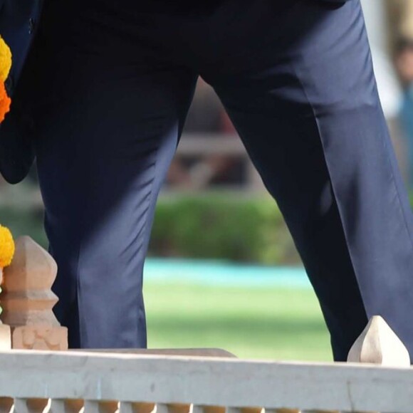Le prince William, duc de Cambridge, et Kate Catherine Middleton, duchesse de Cambridge, visitent le musée Gandhi Smriti à New Delhi, avant d'aller se recueillir sur le mémorial de Mahatma Gandhi (pieds nus), à l'occasion de leur voyage en Inde. Le 11 avril 2016  11 April 2016. The Duke and Duchess of Cambridge at Gandhi Smriti in Delhi, India11/04/2016 - New Delhi