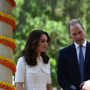 Le prince William, duc de Cambridge, et Kate Catherine Middleton, duchesse de Cambridge, visitent le musée Gandhi Smriti à New Delhi, avant d'aller se recueillir sur le mémorial de Mahatma Gandhi (pieds nus), à l'occasion de leur voyage en Inde. Le 11 avril 2016  11 April 2016. The Duke and Duchess of Cambridge at Gandhi Smriti in Delhi, India11/04/2016 - New Delhi