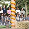 Le prince William, duc de Cambridge, et Kate Catherine Middleton, duchesse de Cambridge, visitent le musée Gandhi Smriti à New Delhi, avant d'aller se recueillir sur le mémorial de Mahatma Gandhi (pieds nus), à l'occasion de leur voyage en Inde. Le 11 avril 2016  11 April 2016. The Duke and Duchess of Cambridge at Gandhi Smriti in Delhi, India11/04/2016 - New Delhi